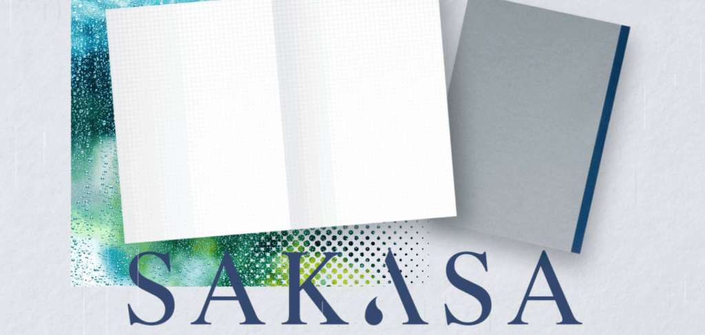 WAKAKUSA PRINTと中村印刷所のコラボLPビジュアル。雨の中でノートが浮かび『SAKASA』の文字が配置されたデザイン